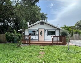 710 S Pine St in Lake Worth Beach, FL - Building Photo