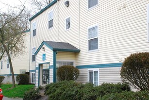 Bristol Woods in Gresham, OR - Building Photo