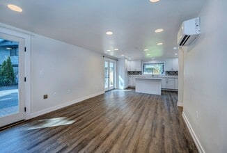 11331 Sand Point Way NE in Seattle, WA - Building Photo - Building Photo