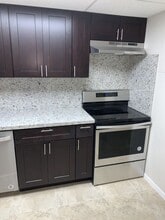 3129 Oakland Shores Dr, Unit Apt A111 in Oakland Park, FL - Building Photo - Building Photo