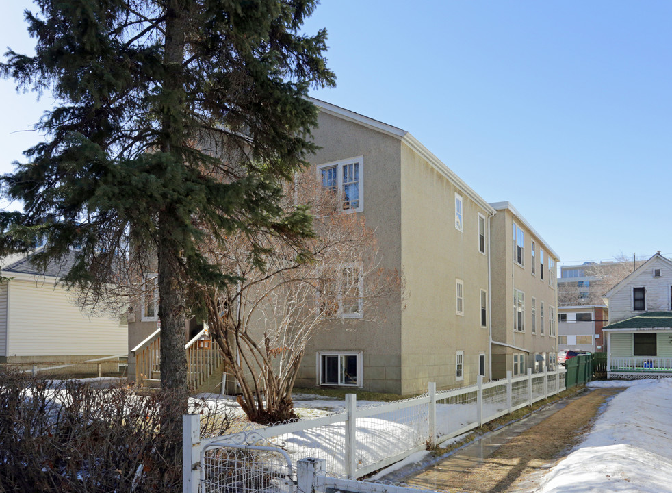 Angelus Apartments in Edmonton, AB - Building Photo