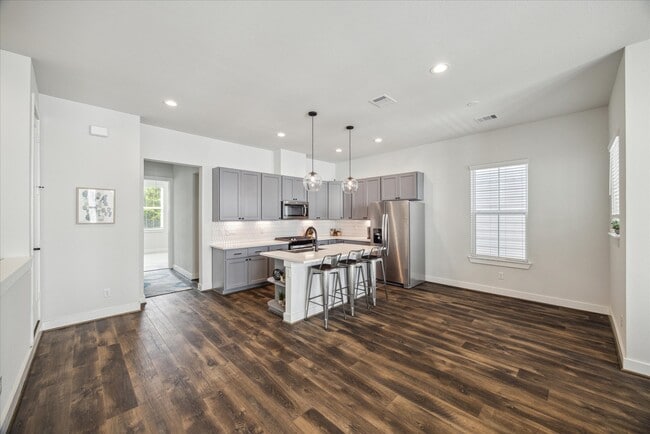 5723 White Magnolia St.