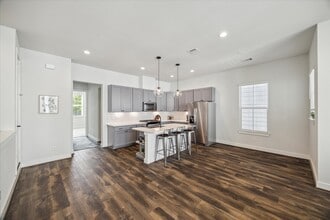 5723 White Magnolia St. in Houston, TX - Building Photo - Building Photo