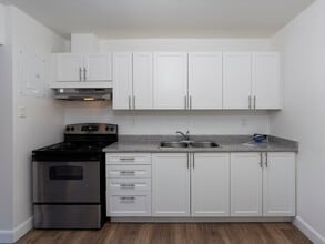 Claire Oak Apartments in Sarnia, ON - Building Photo - Building Photo