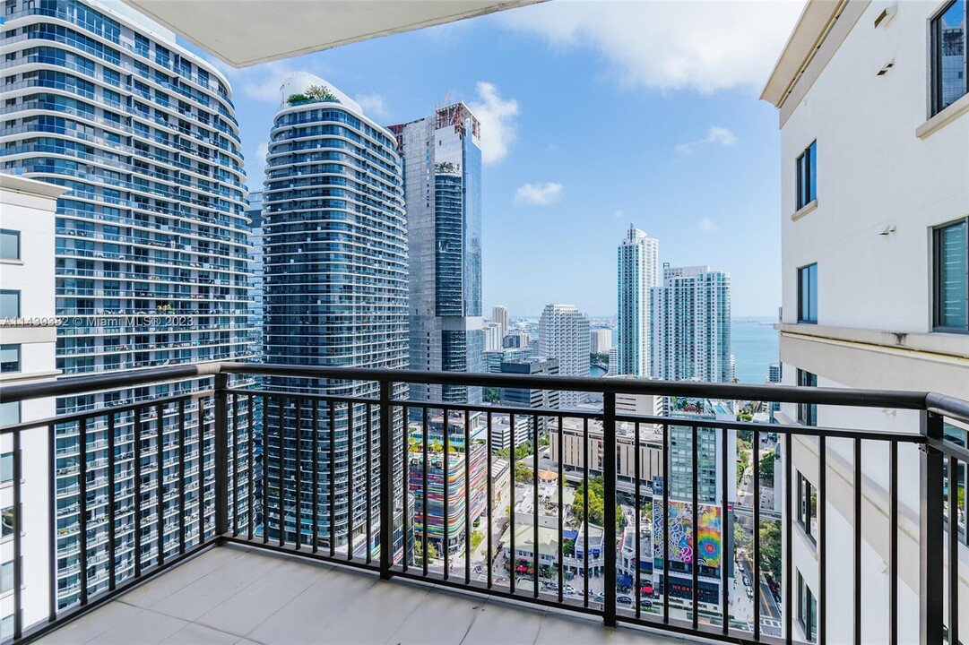 999 SW 1st Ave, Unit 1511 in Miami, FL - Building Photo