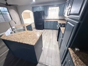 9625 Adoree St in Downey, CA - Foto de edificio - Building Photo