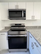 7921 SW 152nd Ave in Miami, FL - Building Photo - Building Photo