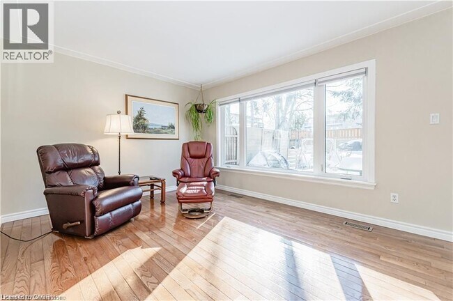 15 Greenbrook Dr in Kitchener, ON - Building Photo - Building Photo