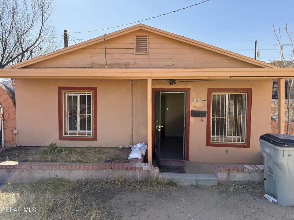 4000 1/2 Sacramento Ave in El Paso, TX - Building Photo