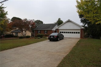 1766 Scholar Dr in Lawrenceville, GA - Foto de edificio - Building Photo