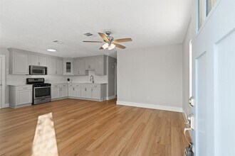 915 Avenue E in Rosenberg, TX - Building Photo - Building Photo