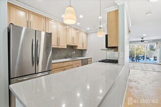 18 Irongate in Metuchen, NJ - Building Photo - Building Photo