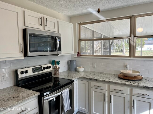 102 Clay St in Green Cove Springs, FL - Building Photo - Building Photo