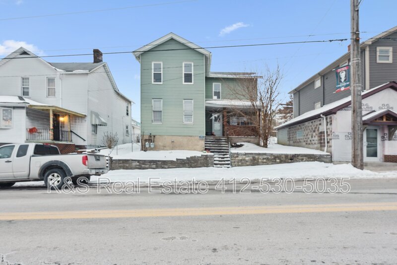 1409 Broad St in Greensburg, PA - Building Photo