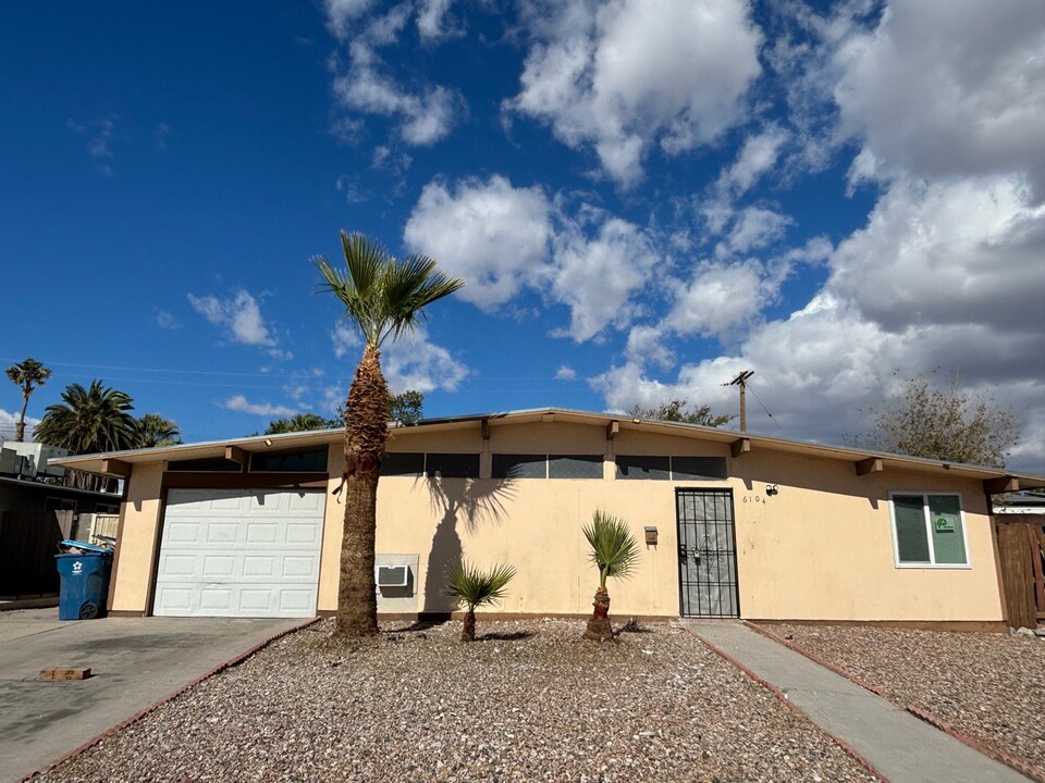 6104 Edgewood Cir in Las Vegas, NV - Building Photo