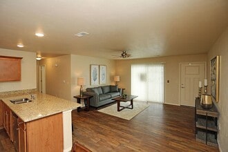 BIRCH CROSSING APARTMENTS in Hartford, WI - Building Photo - Building Photo