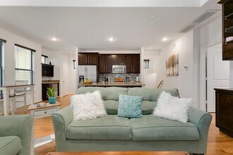 1841 Radcliffe St in Houston, TX - Foto de edificio - Building Photo