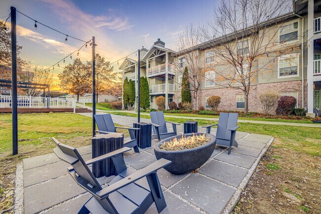 River Oaks in West Jordan, UT - Foto de edificio - Building Photo