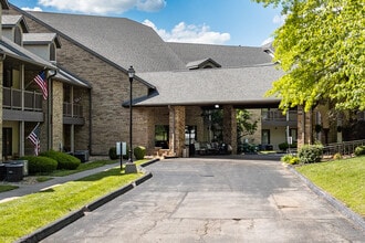 Creekside at Elfindale in Springfield, MO - Foto de edificio - Building Photo