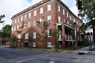 105 W Oglethorpe Ave, Unit 406 in Savannah, GA - Building Photo
