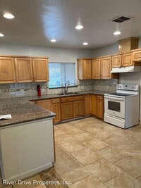 6169 N Grantland Ave