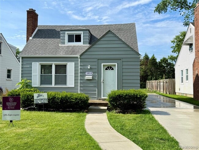 property at 1010 Larkmoor Blvd
