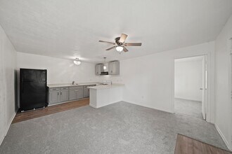 602 S 3rd St in La Porte, TX - Building Photo - Building Photo