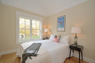 136 Banks St, Unit 136 in Cambridge, MA - Building Photo - Building Photo