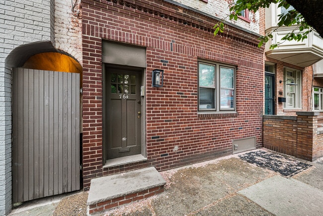 764 S 6th St, Unit 3rd Floor Unit