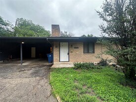 8910 Little Walnut Pkwy in Austin, TX - Building Photo