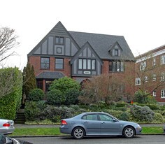 1914 Bigelow Ave N in Seattle, WA - Building Photo