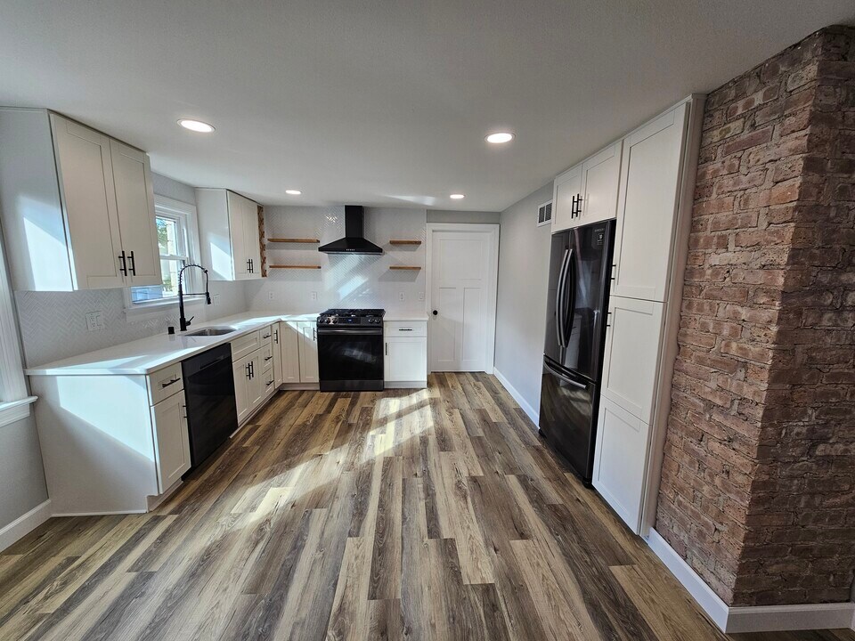 1066 Poplar St, Unit 1066A Poplar Street in West Bend, WI - Foto de edificio