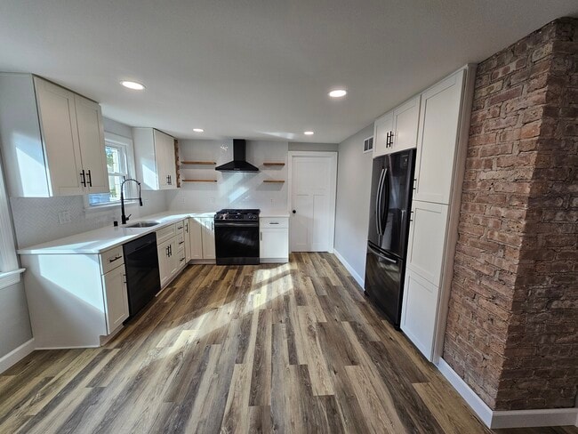 1066 Poplar St, Unit 1066A Poplar Street