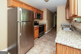 685 Nassau St in Forest Park, GA - Foto de edificio - Building Photo