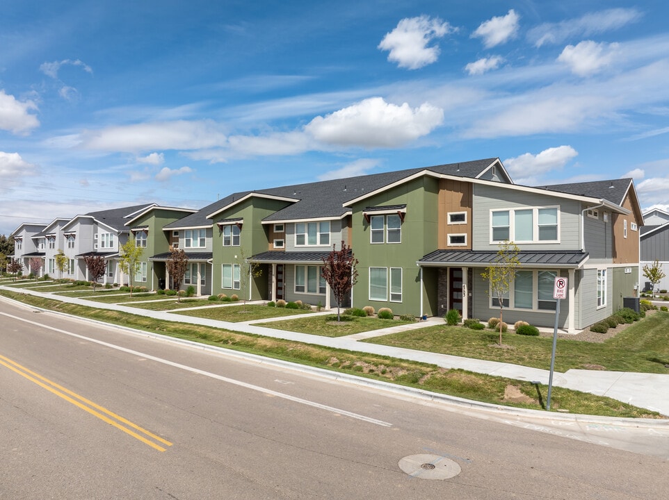 Hensley Station Townhomes in Meridian, ID - Building Photo