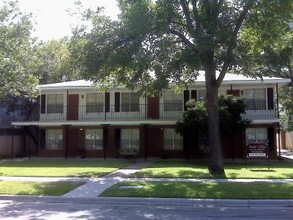 1115 N Austin St in Denton, TX - Foto de edificio - Building Photo