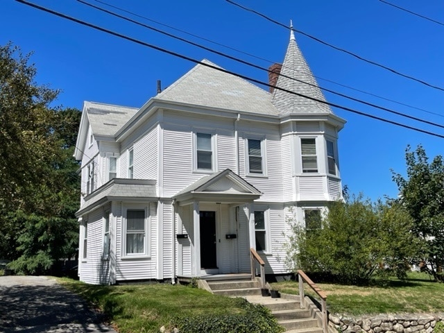 13 Clyfton St in Plymouth, MA - Building Photo
