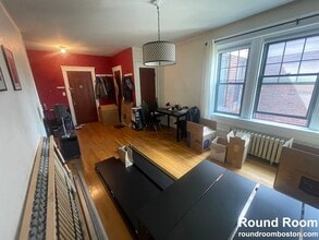 1997 Commonwealth Ave, Unit 33 in Brighton, MA - Foto de edificio - Building Photo