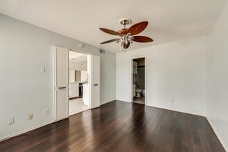 2505 Wedglea Dr in Dallas, TX - Building Photo - Building Photo