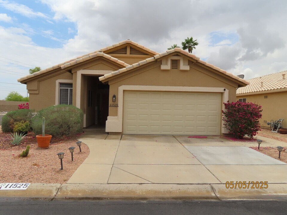 11525 W Cottontail Ct in Surprise, AZ - Building Photo