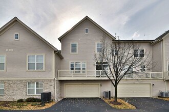 5502 Cambridge Way in Hanover Park, IL - Building Photo - Building Photo