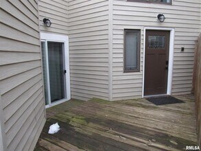4050 Prairie Ln, Unit 4050 in Bettendorf, IA - Foto de edificio - Building Photo