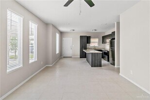 10 Alta Vista Dr in Weslaco, TX - Building Photo