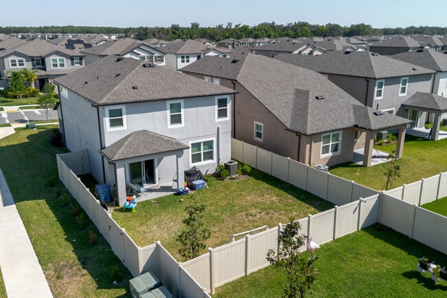 3047 Adams Cross Dr in Zephyrhills, FL - Building Photo - Building Photo