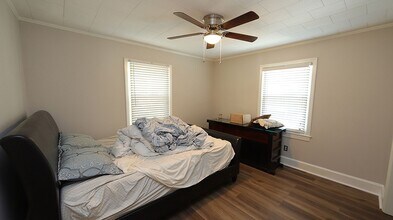 122 S Roberson St in Chapel Hill, NC - Building Photo - Building Photo