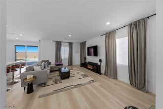 290 Robson Rdg Ln in Henderson, NV - Building Photo - Building Photo