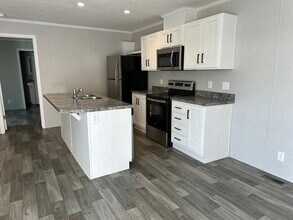 2239 Wellington Green Dr in Clarksville, IN - Foto de edificio - Building Photo