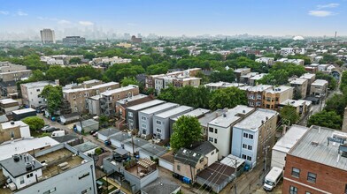 2736 W Evergreen Ave, Unit 4 in Chicago, IL - Foto de edificio - Building Photo
