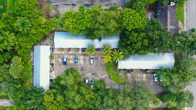 Apartment Complex in Vero Beach, FL - Building Photo - Building Photo