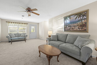 11 Windsor Rd E in Jupiter, FL - Foto de edificio - Building Photo